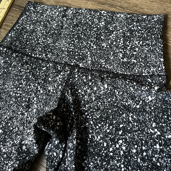 Lululemon Women Wunder Under Pant Hi-Rise Luxtreme Splatter White Black Print 6 - Picture 5 of 7